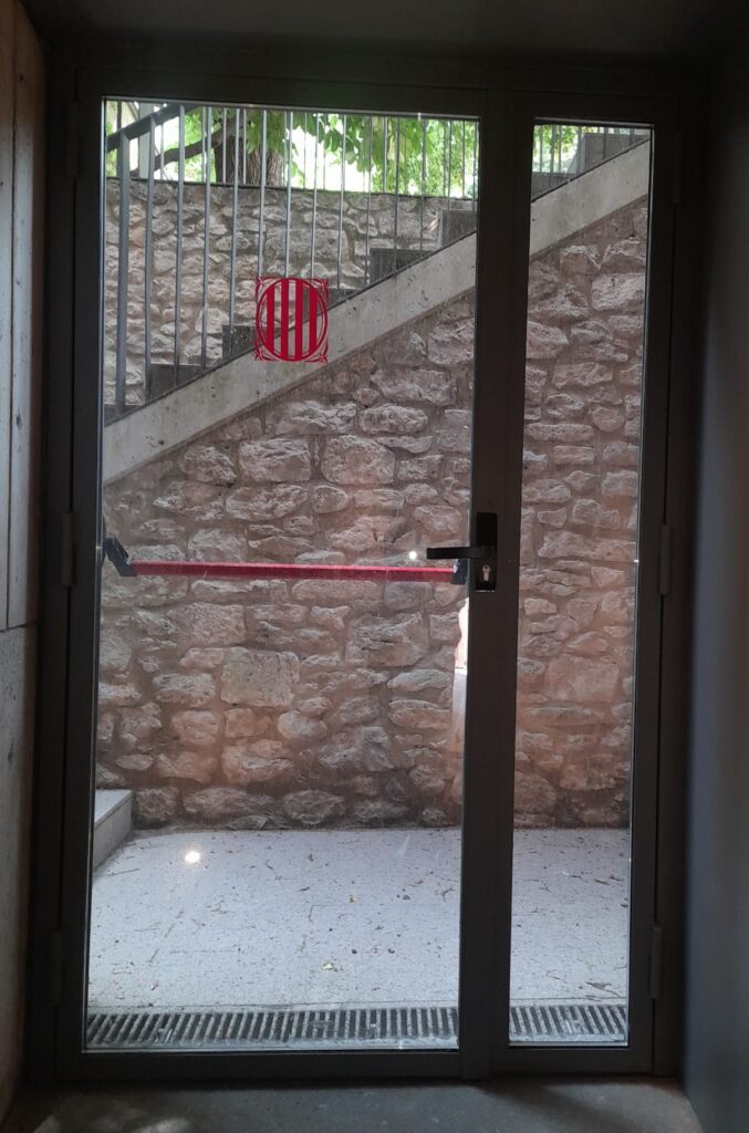 portes especials sortida emergencia